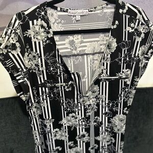 Black and White Floral Blouse w/ Sliver Accents & Zipper V-Neck